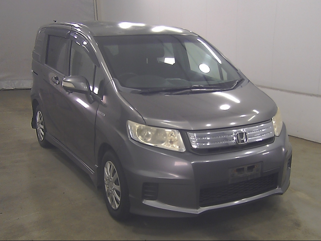 HONDA FREED — фото