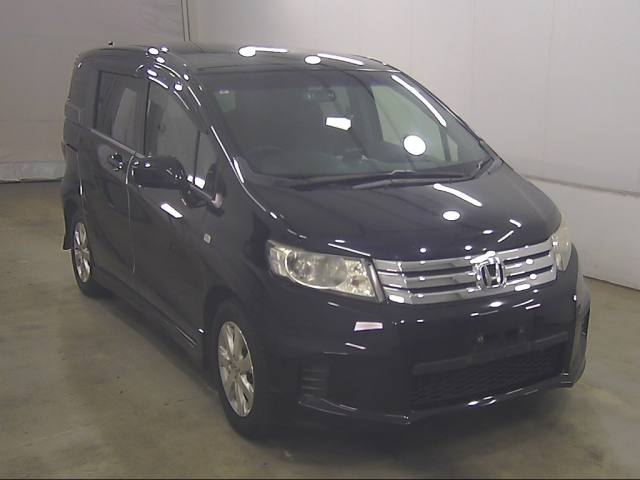 HONDA FREED — фото