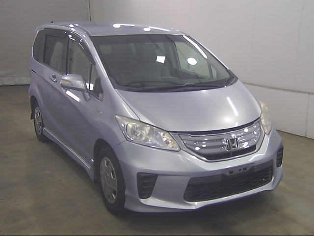 HONDA FREED — фото