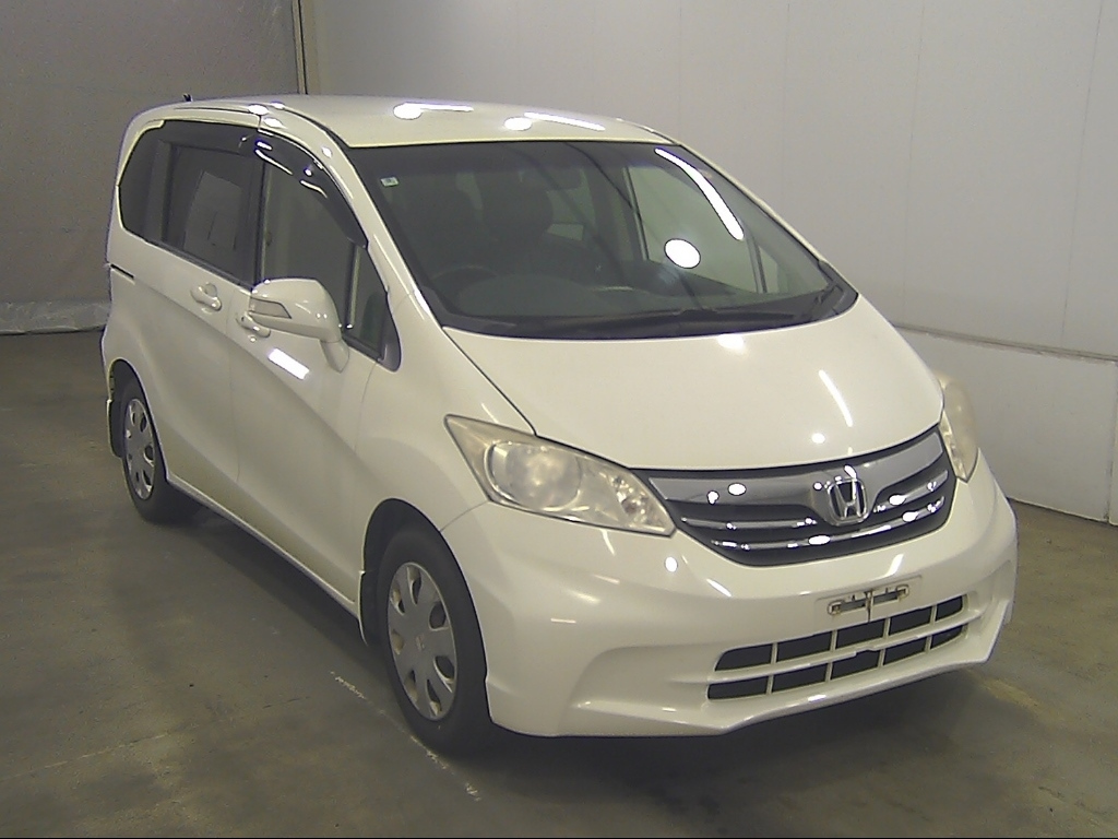 HONDA FREED — фото