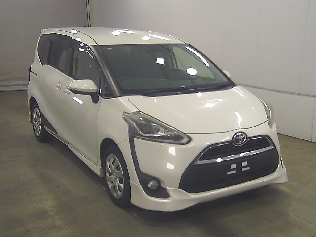TOYOTA SIENTA — фото