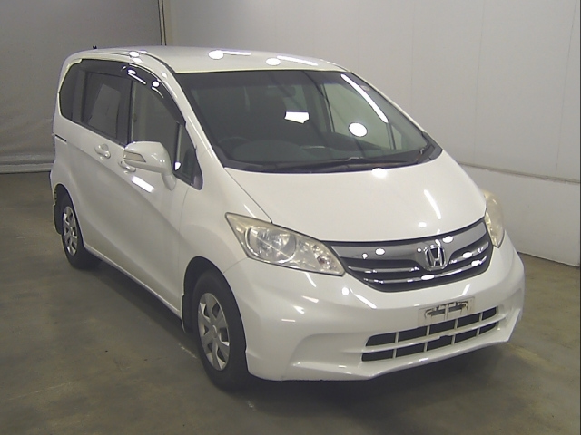 HONDA FREED — фото