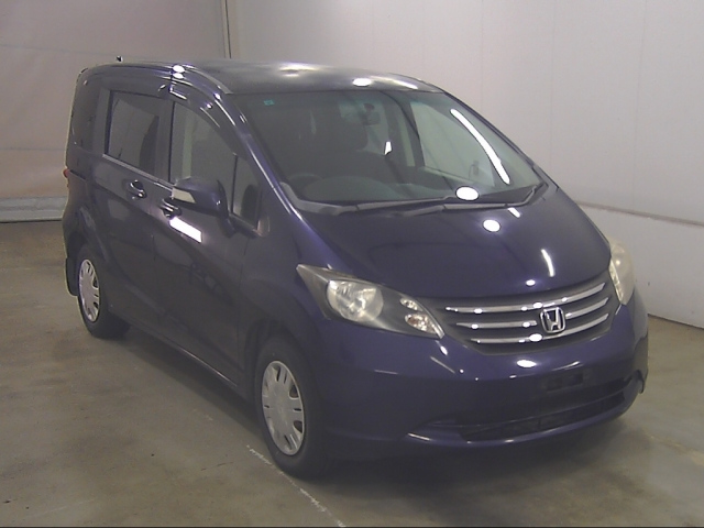 HONDA FREED — фото