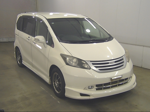 HONDA FREED — фото