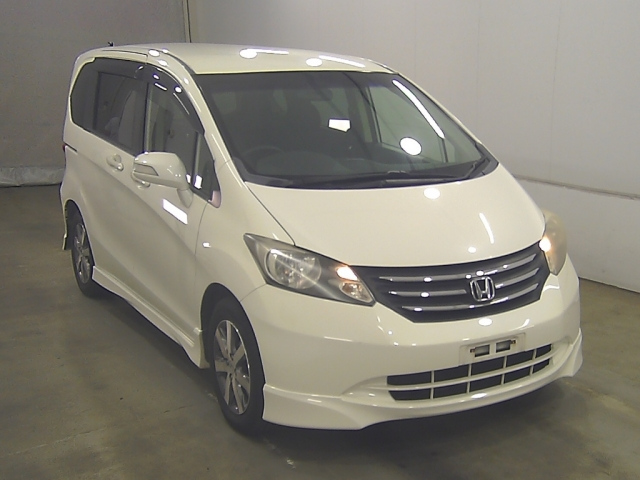 HONDA FREED — фото