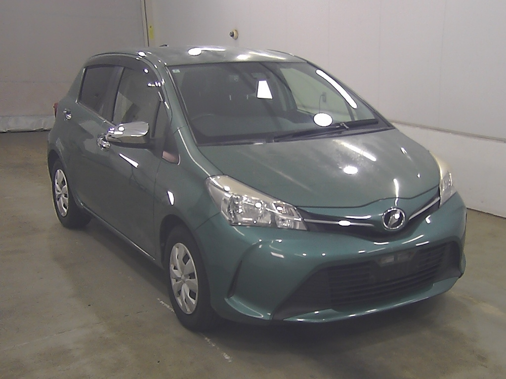 TOYOTA VITZ — фото