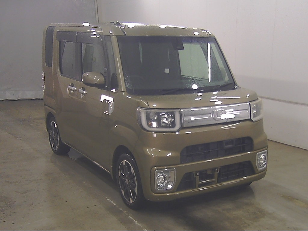 DAIHATSU WAKE — фото