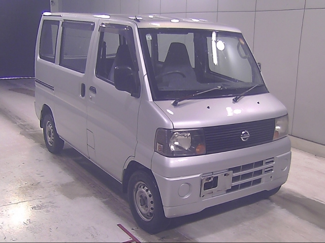 NISSAN CLIPPER — фото