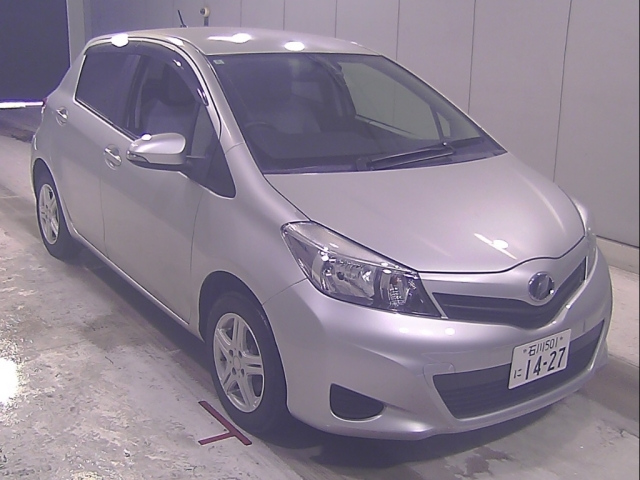 TOYOTA VITZ — фото