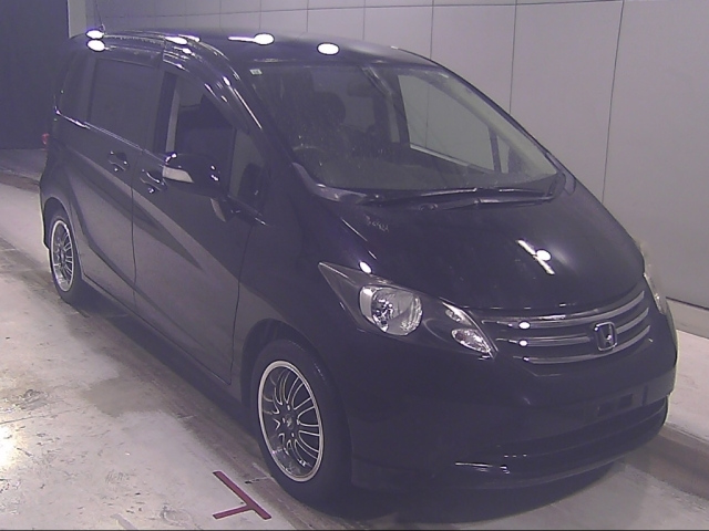 HONDA FREED — фото