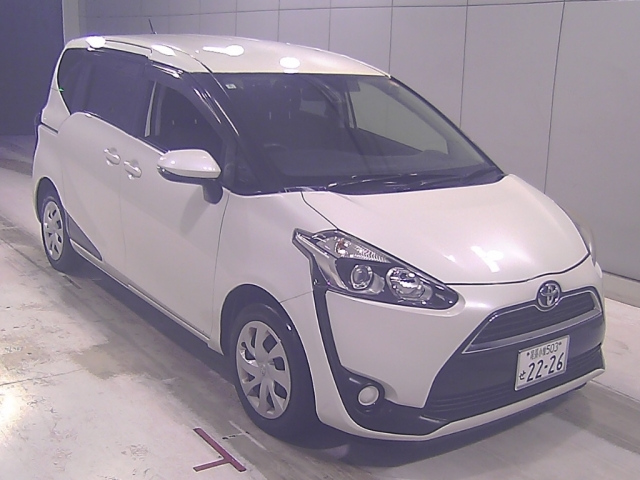 TOYOTA SIENTA — фото