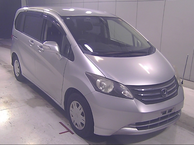 HONDA FREED — фото