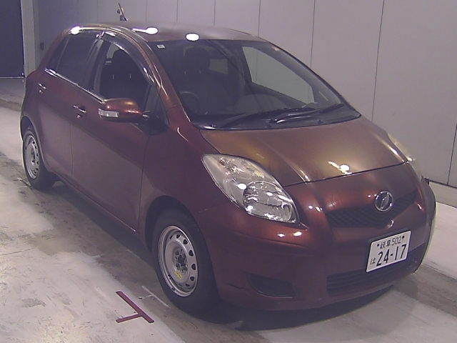 TOYOTA VITZ — фото