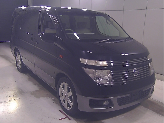 NISSAN ELGRAND — фото
