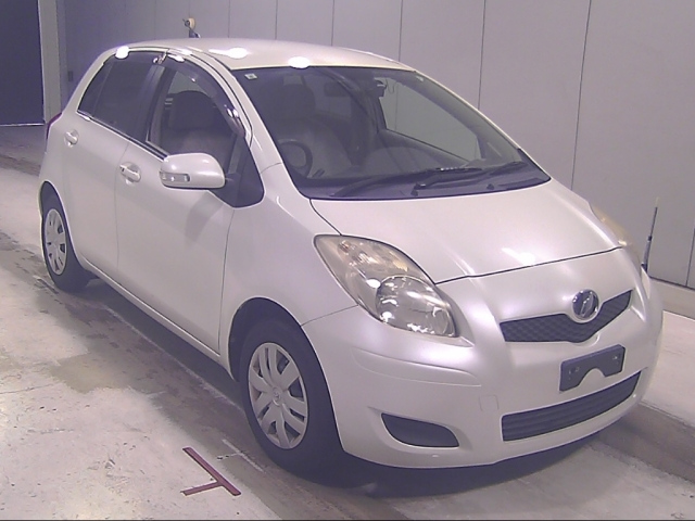 TOYOTA VITZ — фото