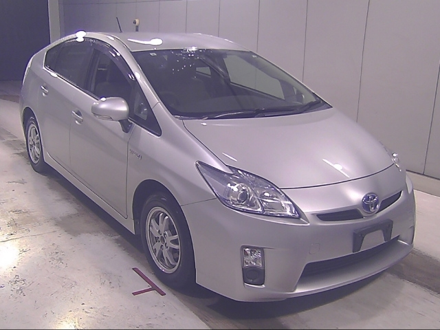 TOYOTA PRIUS — фото