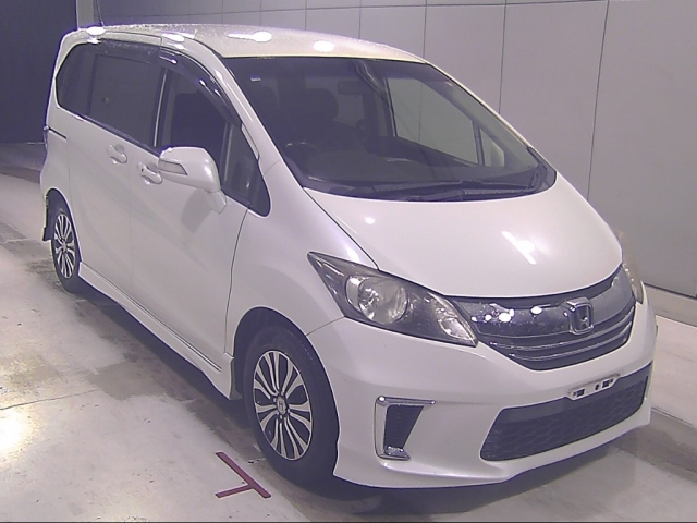 HONDA FREED — фото