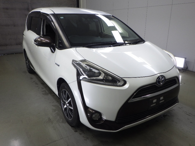 TOYOTA SIENTA — фото