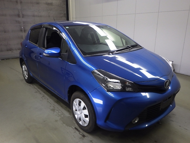 TOYOTA VITZ — фото