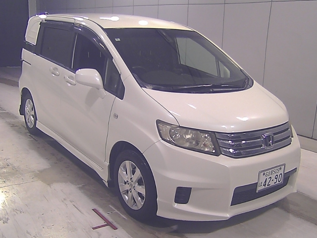 HONDA FREED — фото