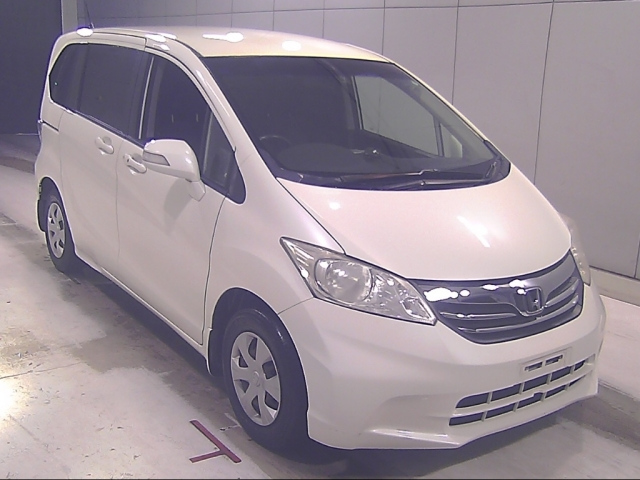 HONDA FREED — фото