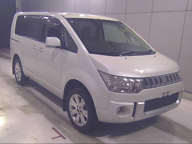 MITSUBISHI DELICA — фото
