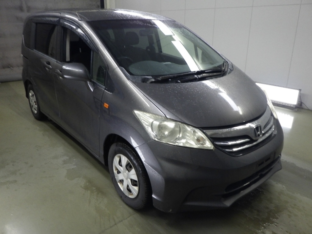 HONDA FREED — фото