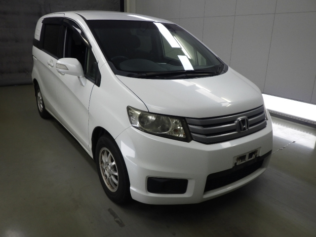 HONDA FREED — фото