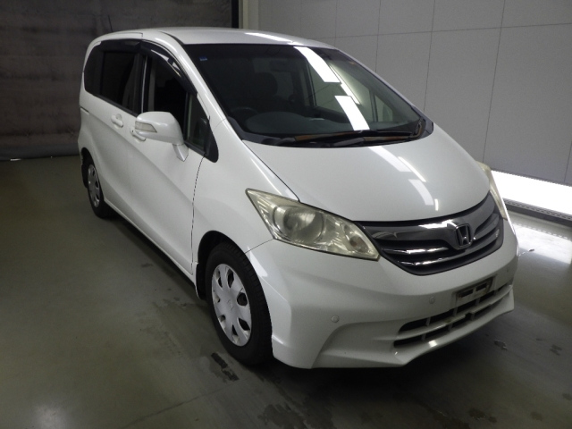 HONDA FREED — фото