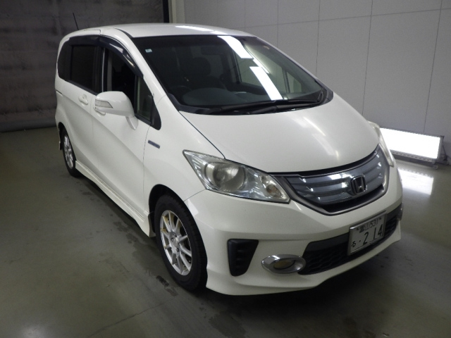 HONDA FREED — фото