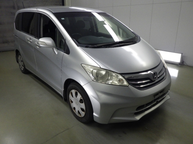 HONDA FREED — фото