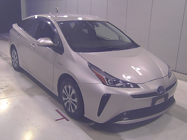 TOYOTA PRIUS — фото
