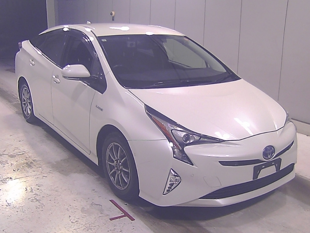 TOYOTA PRIUS — фото