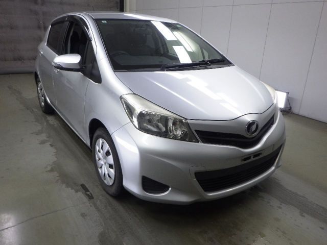 TOYOTA VITZ — фото