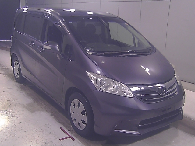 HONDA FREED — фото