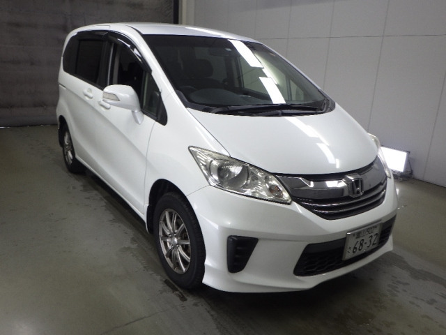 HONDA FREED — фото