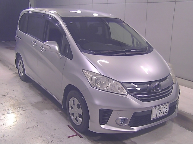 HONDA FREED — фото