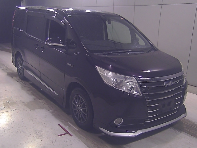 TOYOTA NOAH — фото