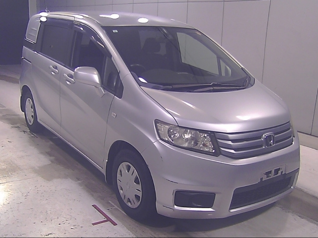 HONDA FREED — фото