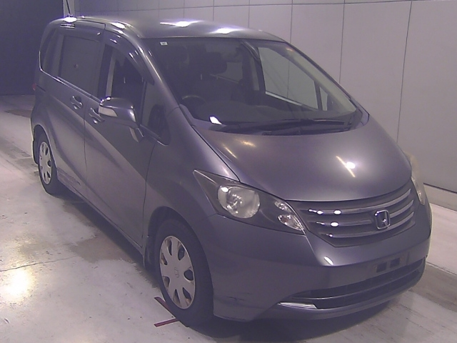HONDA FREED — фото