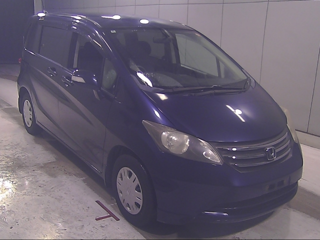 HONDA FREED — фото