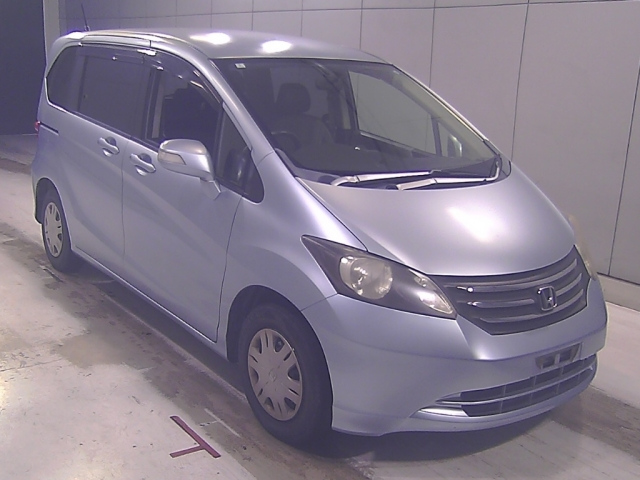 HONDA FREED — фото