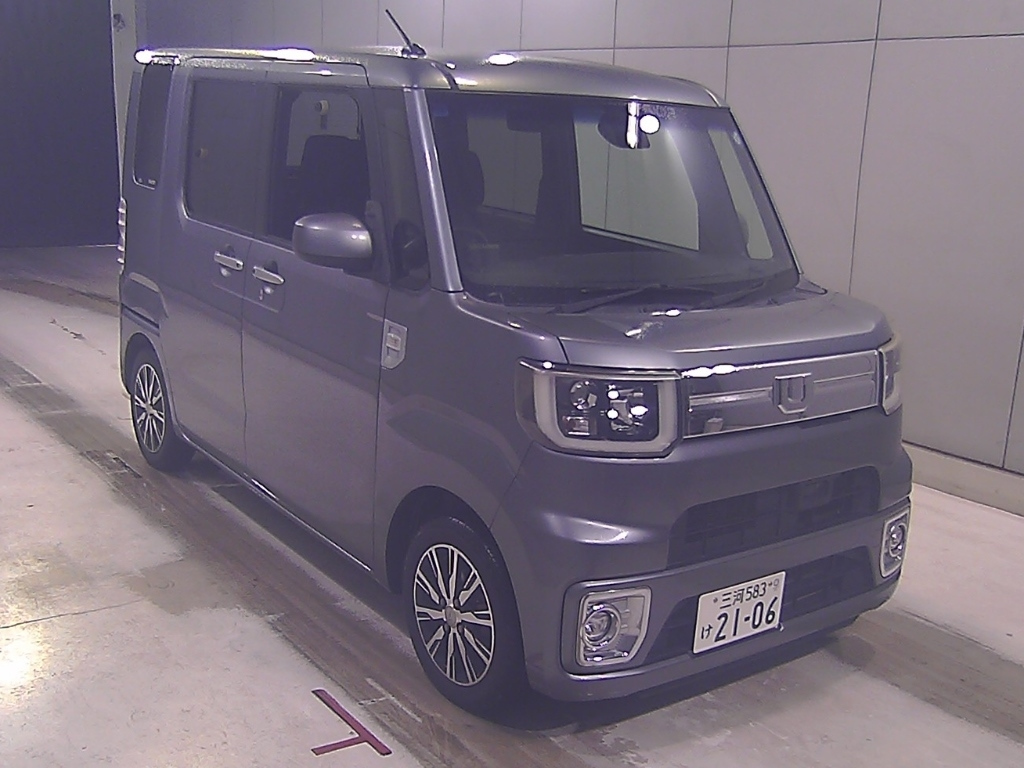 DAIHATSU WAKE — фото