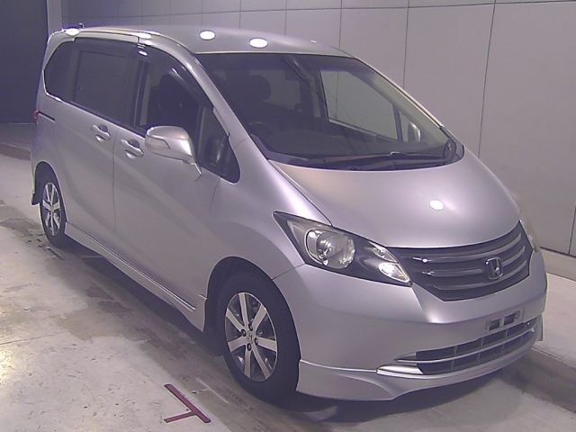 HONDA FREED — фото