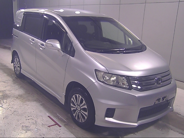 HONDA FREED — фото