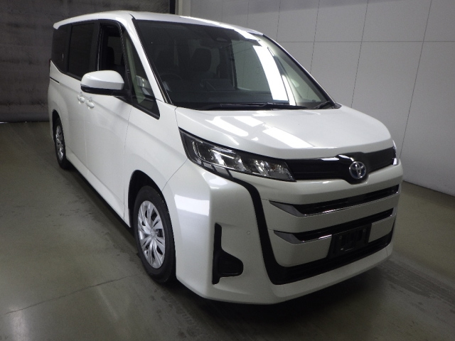 TOYOTA NOAH — фото