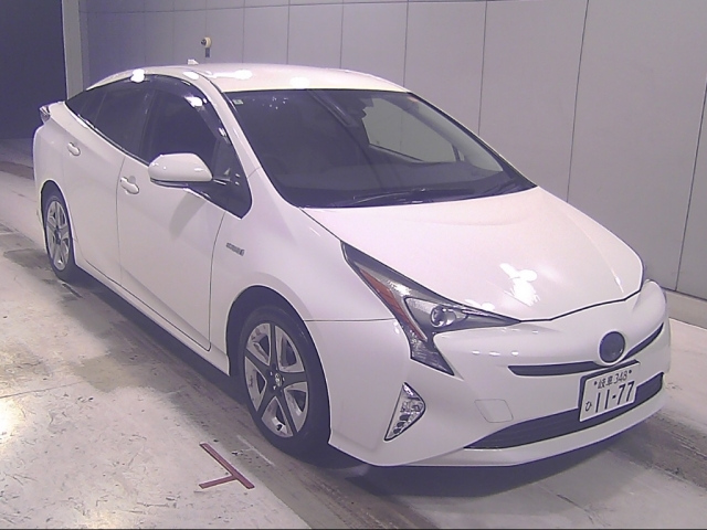 TOYOTA PRIUS — фото