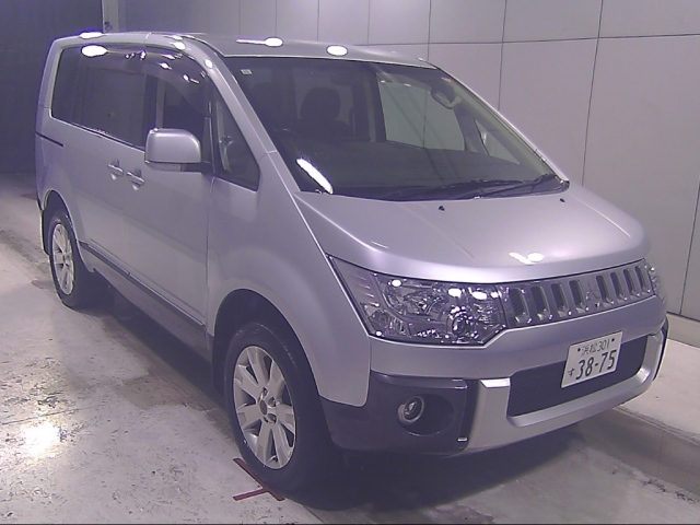 MITSUBISHI DELICA — фото