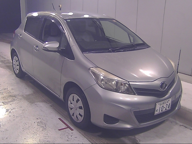 TOYOTA VITZ — фото
