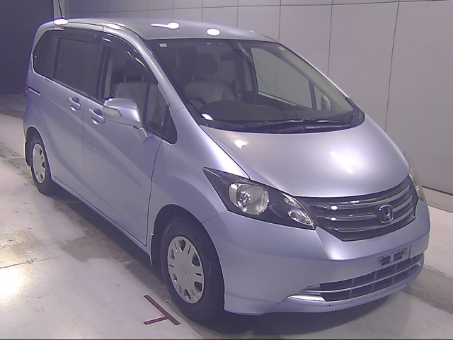 HONDA FREED — фото